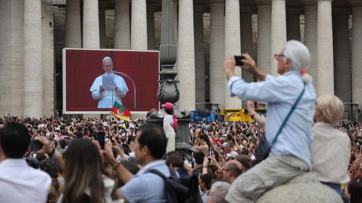 Il pianto degli ucraini a San Pietro: “Leone adesso è la nostra speranza”
