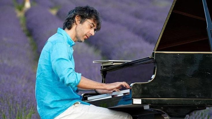 A Chivasso il pianista-biologo Emiliano Toso e la sua “musica delle emozioni” da toccare