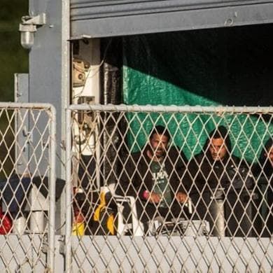 Migranti, la Libra partita per l’Albania: a bordo solo 8 persone