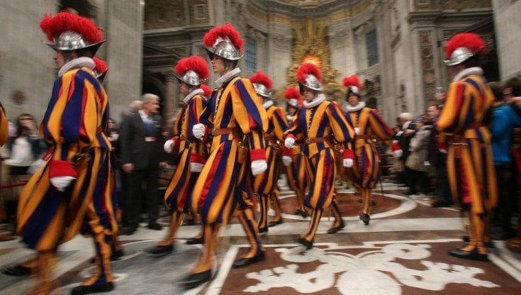 Vaticano, il giallo senza fine del triplice omicidio delle guardie svizzere. "Riaprite il caso"