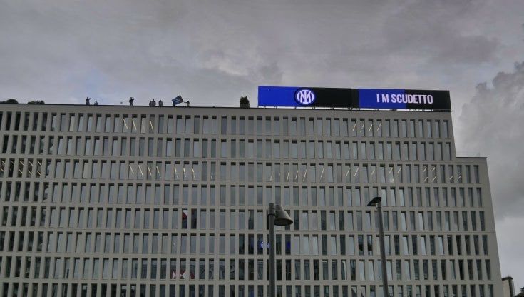 Serie A, indagine su plusvalenze nella compravendita dei giocatori: Gdf nelle sedi di Inter e Lega calcio