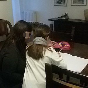 Bari, disoccupati e con la figlia ammalata: lo studio di un avvocato diventa la loro casa