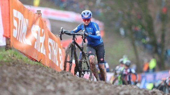 Ciclocross, Europei: tripletta van der Poel. Donne, argento Italia con Eva Lechner