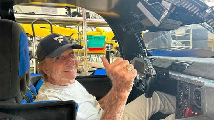 Emerson Fittipaldi non ha perso il vizio e a 78 anni viaggia su un’ Isotta Fraschini da corsa