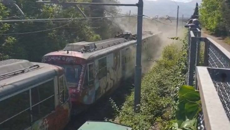 Circumvesuviana, in fiamme i fili dell’alta tensione