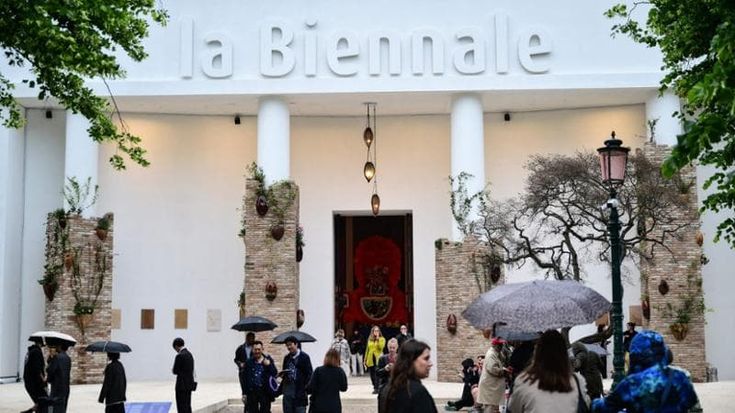 Biennale, l’Ue: vetrina per i russi. Ma la fondazione contrattacca