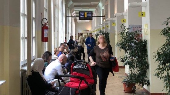 Torino, quattro ore per una carta d'identità: la mia odissea tra i dannati dell'Anagrafe