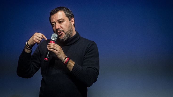 Dall’aborto ai migranti, Salvini spinge a destra per arginare Meloni
