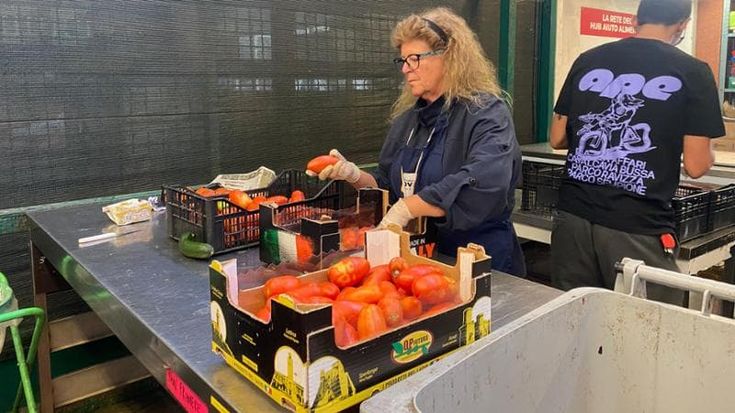 Cresce la rete antispreco tra frutta, verdura e pasta: l’idea che sfama Milano