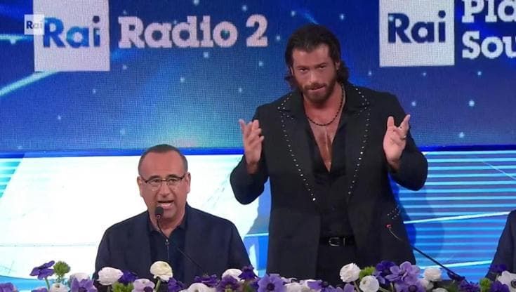 Sanremo, l'annuncio di Conti: "Dopo 50 anni l'incontro dei due Sandokan, Can Yaman e Kabir Bedi insieme sul palco"