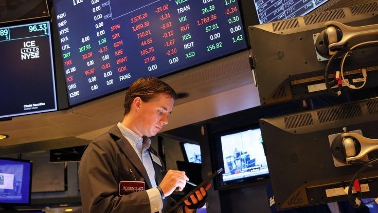 Borse e mercati: con la crisi di governo si rischia la fuga dall'Italia. Spread subito in tensione