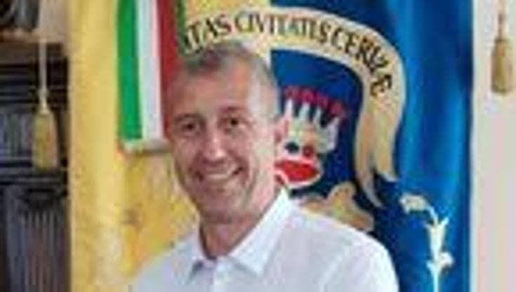 Indagato per le botte alla moglie, il sindaco di Cervia Mattia Missiroli ora è in bilico