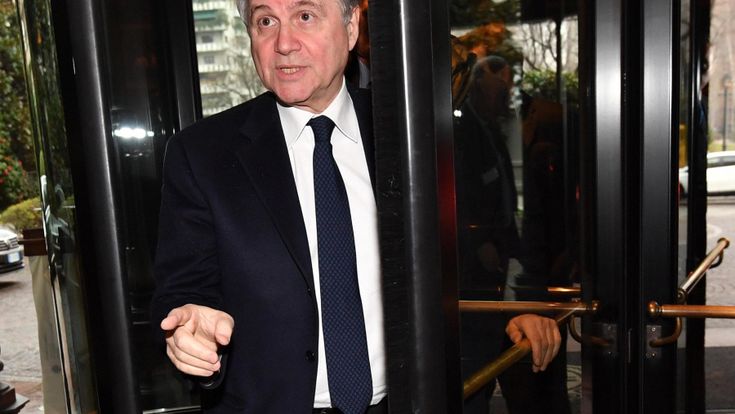 Visco: “Rischi veri per l’economia”. Sprofonda la produzione di auto