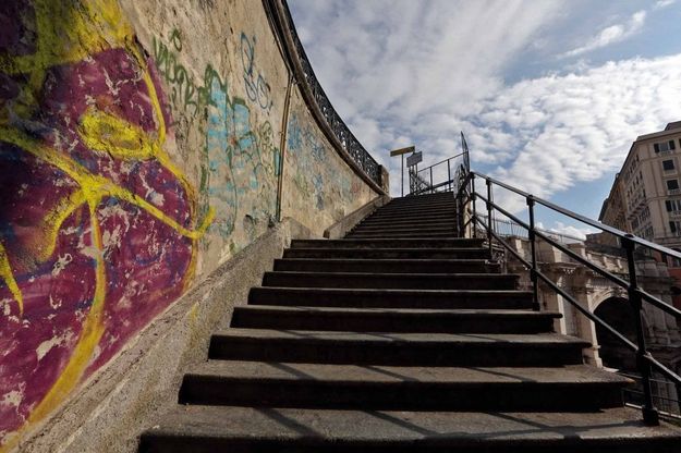 Genova, i vandali colpiscono ancora a Santo Stefano