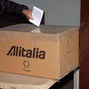 Referendum Alitalia, lunedì sera l'esito del voto: salvezza o fallimento
