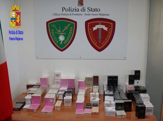 Malpensa, avevano in valigia 203 profumi di marca rubati: 4 arresti