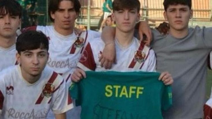Una maglietta e una partita di calcio per Stefano Prandi, morto a 19 anni in moto