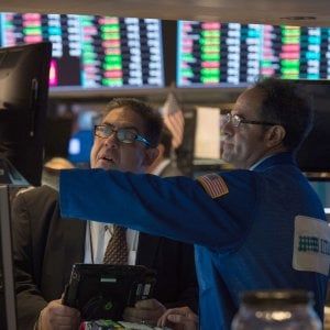 Borse contrastate, Telecom brilla a Piazza Affari