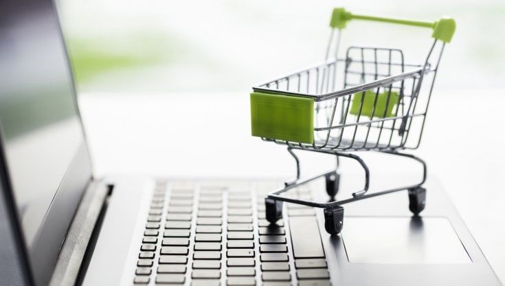 Spesa online: nel 2021 gli italiani aumentano gli ordini ma spendono meno