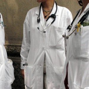 Si fingevano medici per rapinare anziane: arrestate due donne a Ragusa