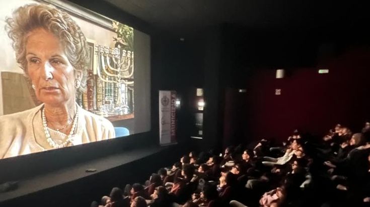 Il film “Liliana” al cinema. Studenti commossi anche se qualcuno si lascia andare a battute e risate