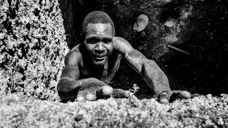37 anni, schiavo: la vita di Oscar, scavatore in Kenya