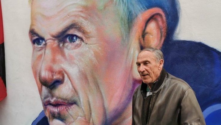 Zdenek Zeman su un murale a Foggia: l'omaggio in un vico abbandonato. "Mi somiglia molto"