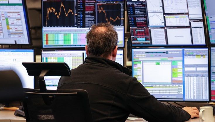 Le Borse di oggi, 8 giugno. Mercati misti in chiusura, Milano al top. Il Btp Valore frena ma arriva a 17 miliardi
