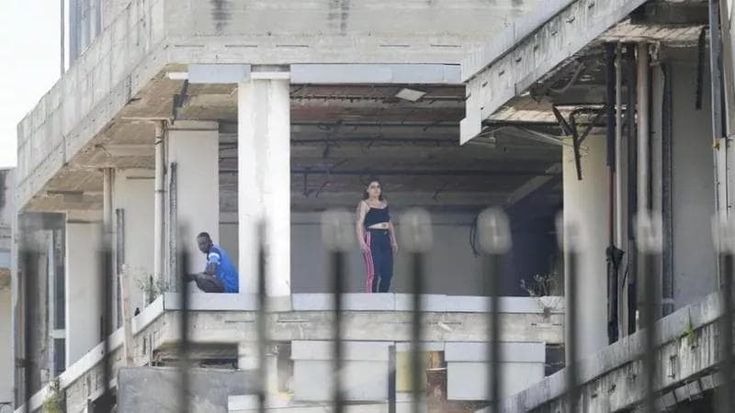 Agganciata vicino a Termini e fatta salire su un furgone: tre sequestratori ancora ricercati