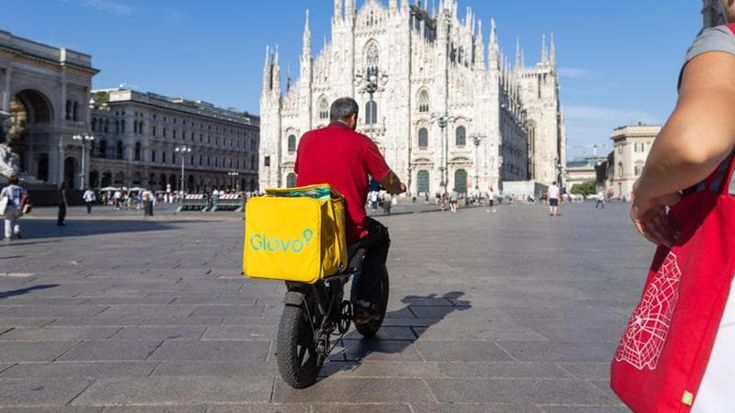 Glovo, braccio di ferro con la procura: “Le assunzioni non si fanno nel processo penale”