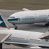Cathay Pacific taglia 600 posti. Ma la sforbiciata parte dai manager