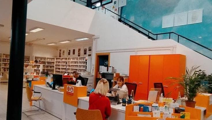 Libro gender a una undicenne, bibliotecari aggrediti. “Inaccettabile”