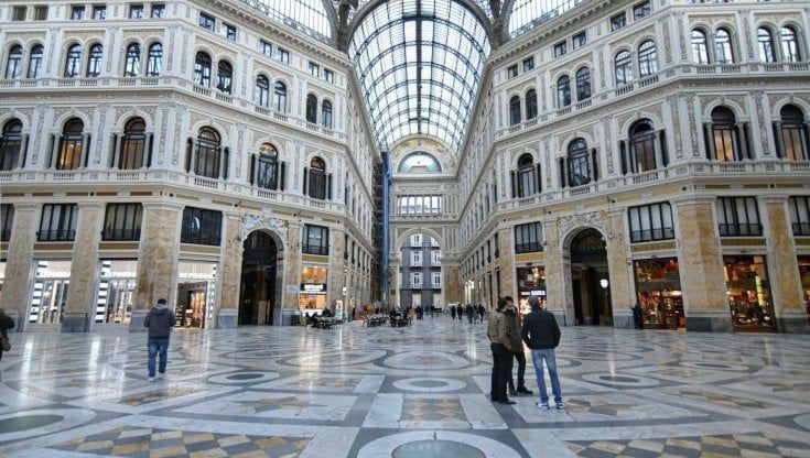 Galleria Umberto, cancelli su due lati: la Soprintendenza verso il via libera