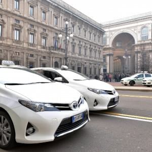 Milano, numero unico per i taxi: parte la sperimentazione in città con mille utenti