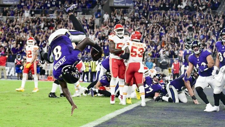 Nfl, Jackson rimonta Mahomes con due tuffi in end zone