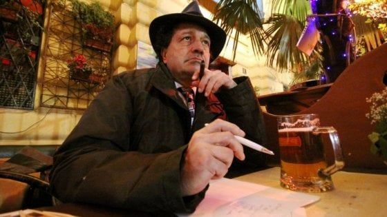 L'ultimo saluto ad Andrea Pinketts: "Un maestro della parola dal cuore di meringa"