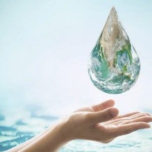 Acqua, frutta e succhi fatti in casa, ecco come idratarsi quando fa tanto caldo 