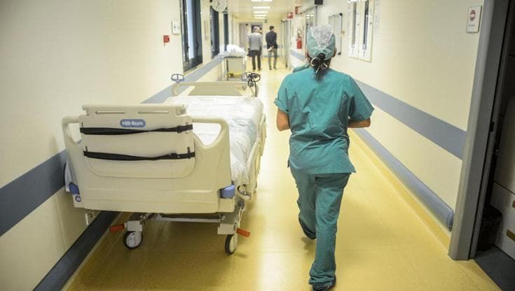 Lecce, morta la donna in coma dopo intervento estetico: donati gli organi. Si indaga per omicidio