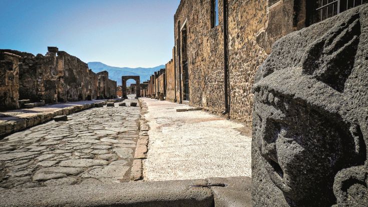 Le strade vuote di Pompei
