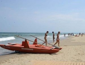 Bolognese sfregiato in spiaggia:<br />sul volto 17 punti di sutura