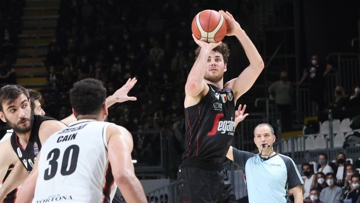 Basket, la Virtus Bologna non si ferma: Tortona ko 101-83, 14° successo di fila