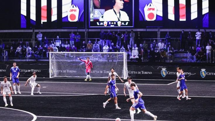 A Torino la finale di Kings League, con le vecchie glorie e il concerto di Mahmood