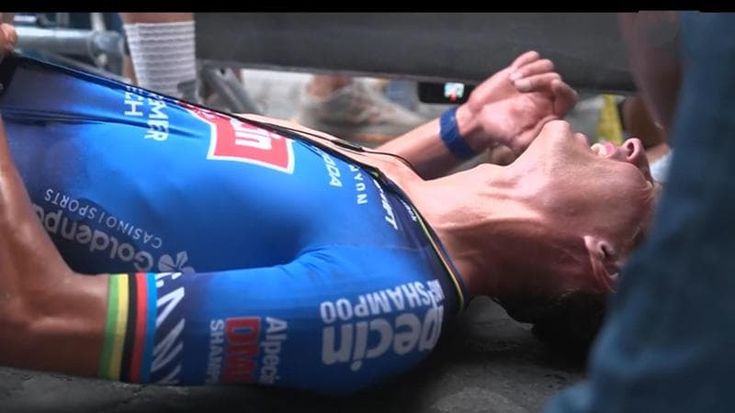 Pogacar, 5° trionfo al Tour come i più grandi. A Parigi vince Van der Poel dopo un’azione fenomenale