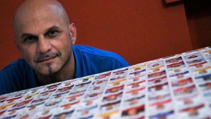 Gianni Bellini, il più grande collezionista di figurine di calcio citato dal Times: "Il mio sogno? Un museo"