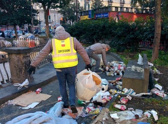 Napoli, de Magistris pubblica sui social le foto degli interventi di pulizia predisposti in città