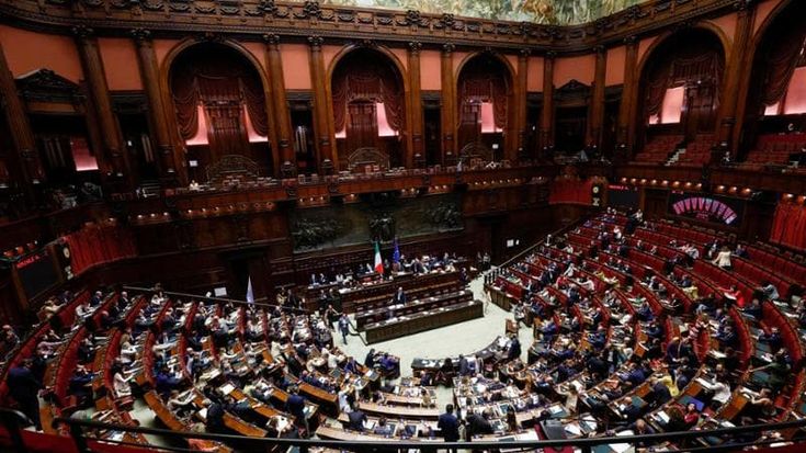 Il rapporto di Asvis su giovani e politica: il 77 per cento di loro boccia l'operato dei partiti