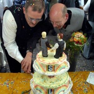 Matrimoni gay all'estero anche Bari contro Alfano