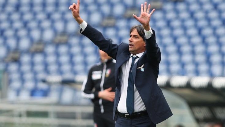Lazio, Simone Inzaghi positivo al Covid. L'annuncio della moglie: "Tutti contagiati in famiglia. Stiamo bene e in isolamento"