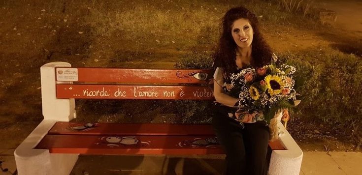 Panchina rossa anti-femminicidio: Lidia Vivoli testimonial a Montevago