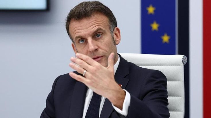 Social, la Corte Costituzionale boccia Macron: “Il divieto imbavaglia gli under 15”